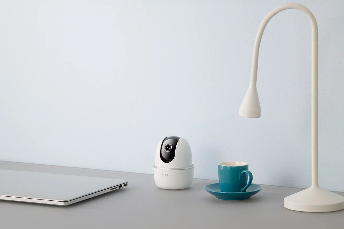 Lorex 2K Pan-Tilt Indoor Wi-Fi Security Camera (32GB) - Image 5