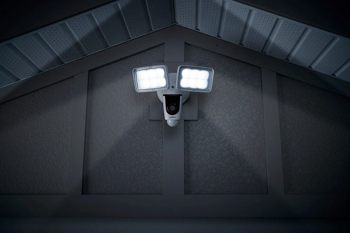 Lorex 1080p Wi-Fi Floodlight Security Camera (32GB) - Image 4