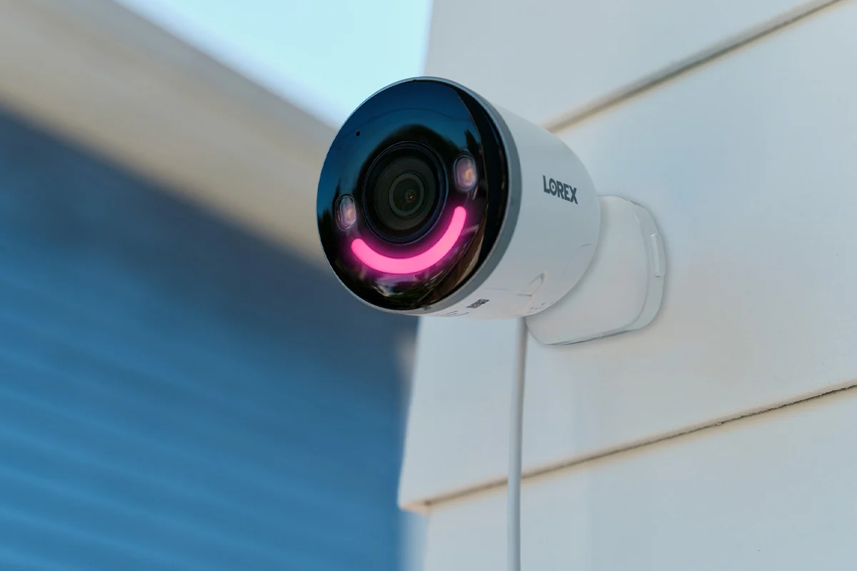 Lorex 4K Spotlight Indoor/Outdoor Wi-Fi 6 Security Camera with Smart Security Lighting (32GB, Cloud-Enabled) - Image 4